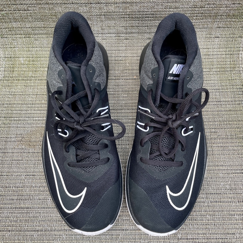 Nike basketball air versatile 2 9.5 women’s black